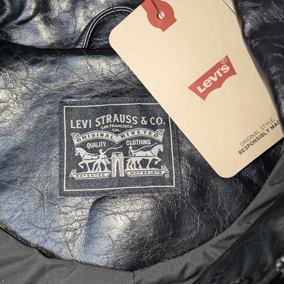Levi's Men's Black Leather Jacket - Picture 5 of 5